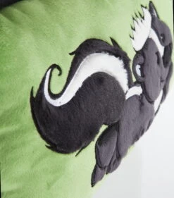 Nici 41152 Kissen Stinktier Steve 43x25cm Plüsch Forest Friends -Nici Verkäufe 2026 41152 000 ansicht 02 xl