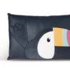 Nici 45169 Kissen Tukan Aus Kunstleder Mit Plüschapplikationen Tropicano Toucan -Nici Verkäufe 2026 45169 01 HA Frei 792x487