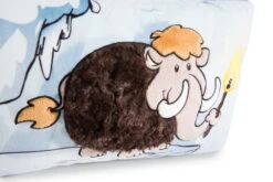 Nici 48398 Kissen Mammut Elke Rechteckig Ca 43x25cm Stone Age Plüsch -Nici Verkäufe 2026 45317 03 ZA 2048x1365
