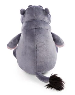 Nici 47978 Nilpferd DJ Nilbert 105cm Sitzend Plüsch Wild Friends GREEN -Nici Verkäufe 2026 47975 03 ZA Frei vorl 1633x2048 3