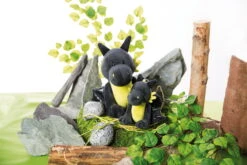 Nici 47994 Drache Dragor Schwarz-gelb 30cm Stehend Plüsch Kuscheltier Dragonia -Nici Verkäufe 2026 47994 06 47993 Milieu 2048x1365 1